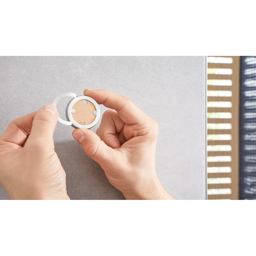 tesa® Nooblesse Toilettenpapierhalter mit Deckel, Edelstahloptik, inkl. Klebelösung