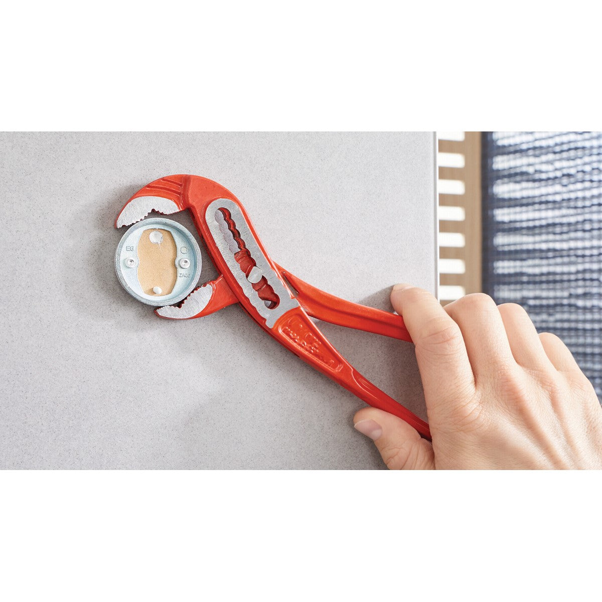 tesa® Nooblesse Handtuchhalter 45cm, Edelstahloptik, inkl. Klebelösung