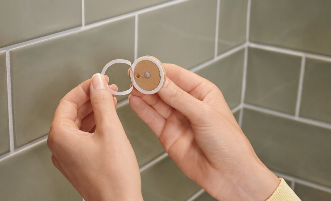 Tesa Aluxx Duschablage schwarz matt für Shampoo und Duschgel
